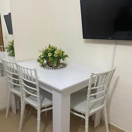 Chlo 4 Apartment *